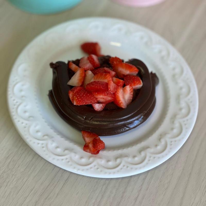 Rocambole Chocolatudo Com Morangos